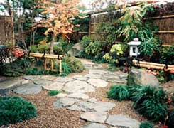 画像：大柳庭苑が造園した登米市の和風庭園　敷石